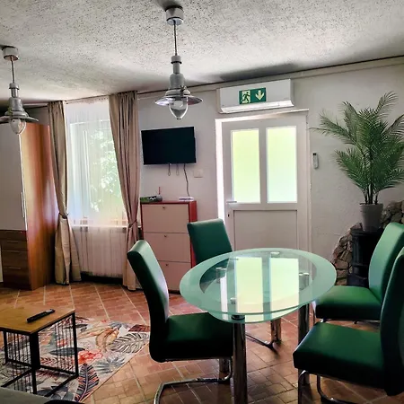 Apartmaji Kandare - In The Embrace Of Nature Podgrad (Notranjska)